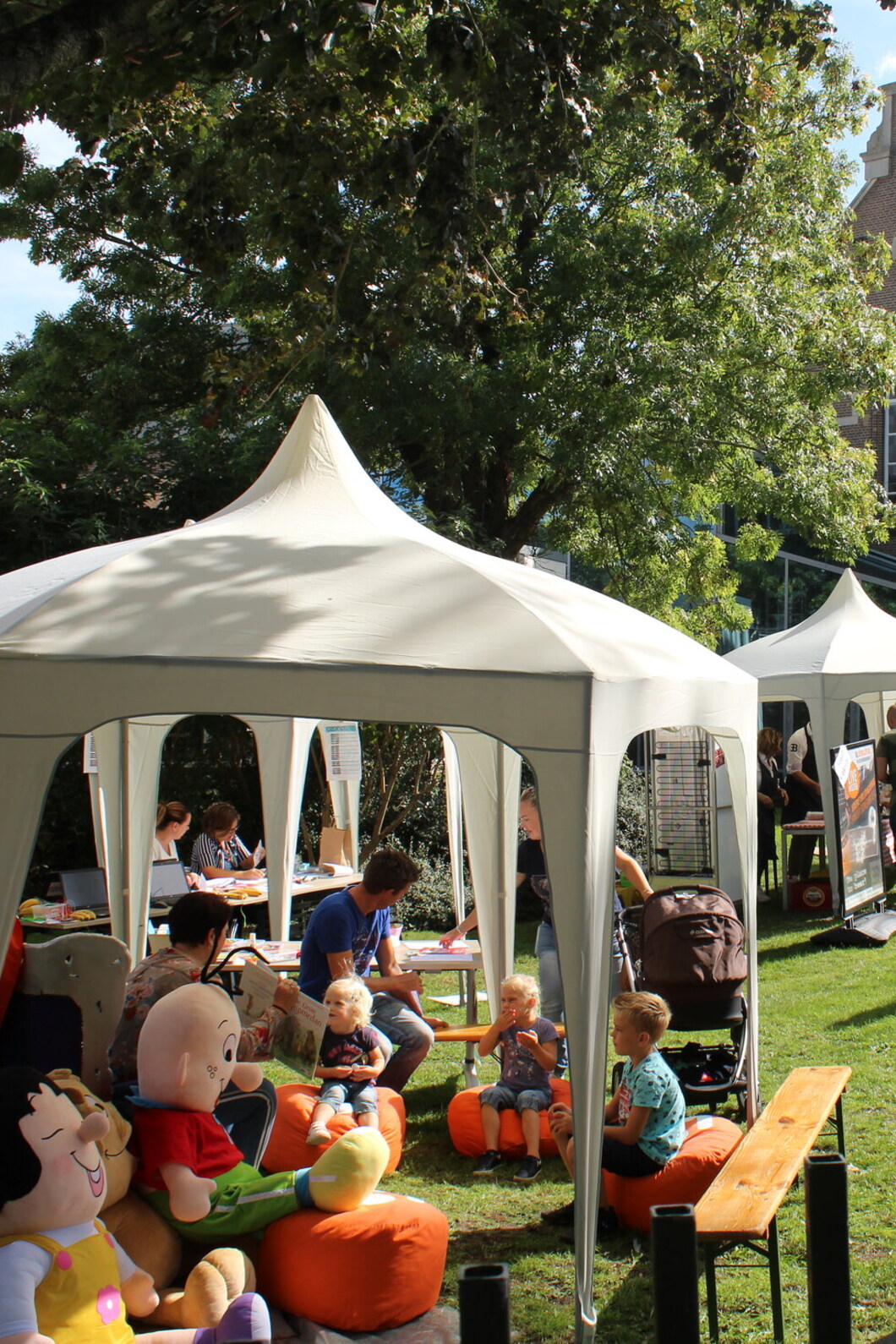 uitfestival tent en kinderen